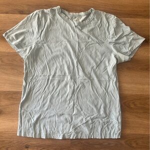 Universal Thread Woman’s Light Blue Basic Tee, Size S- EUC
